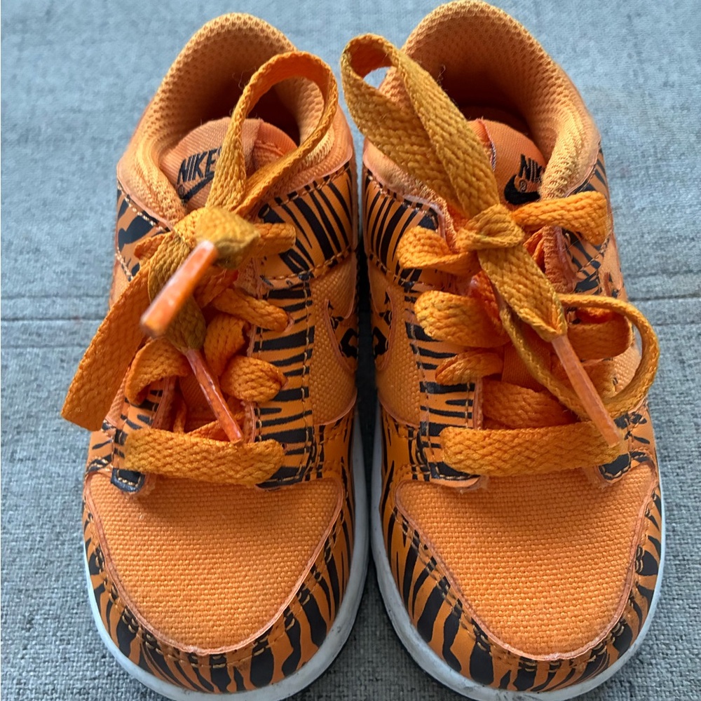 Kid's Nike Low Dunk Next Nature Tiger Stripes size 6 C - Picture 2 of 8